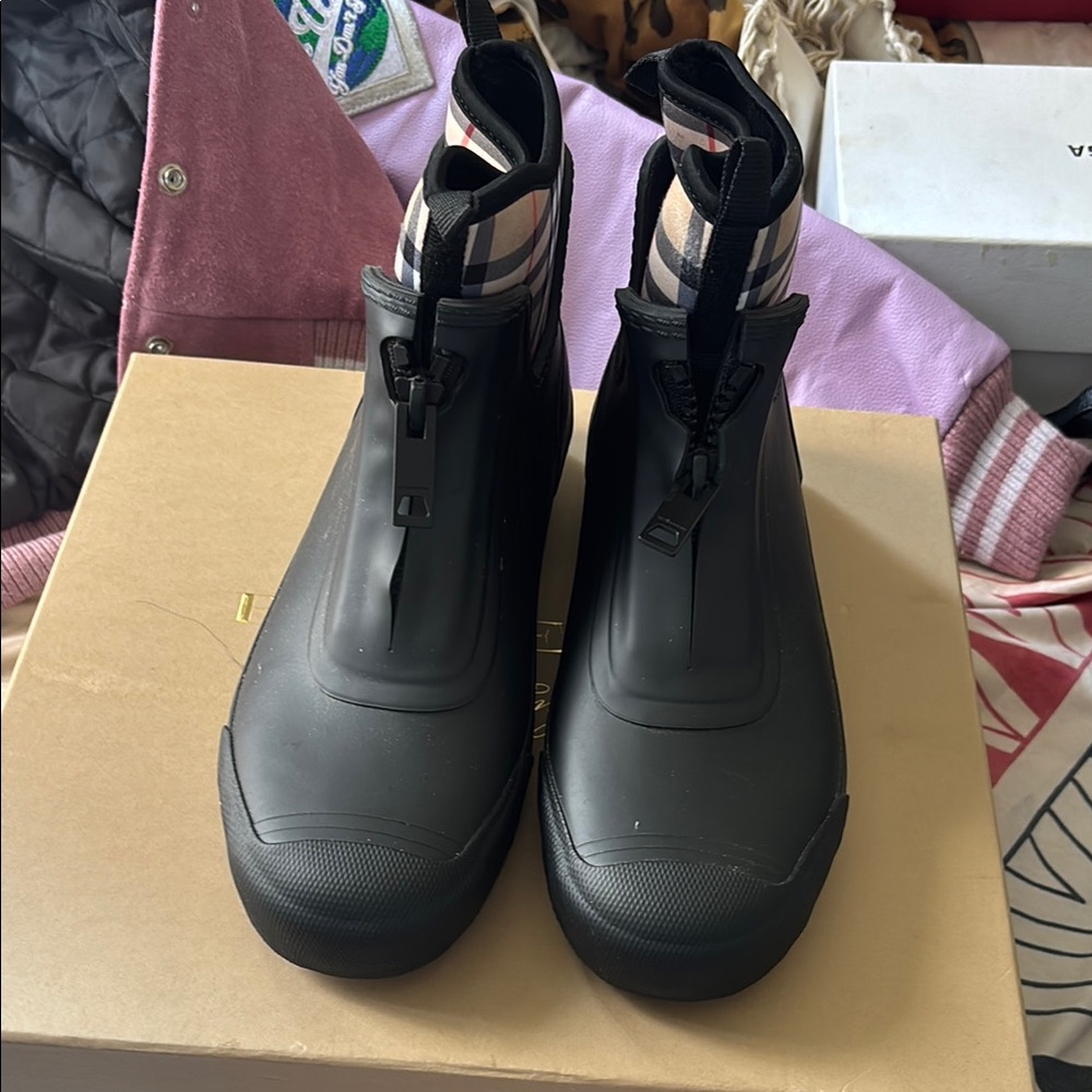Burberry Beige Shoe Box